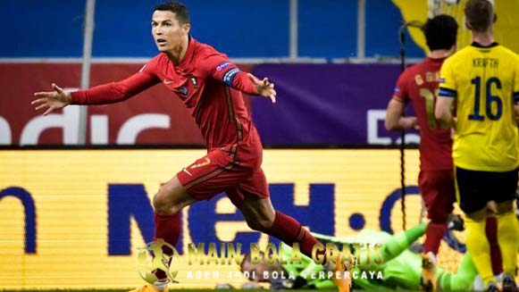 Gol ke-100 di Timnas, Ronaldo Dapat Ucapan Selamat dari Bruno Fernandes